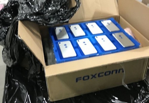 Ảnh được cho là iPhone 8 tại nhà máy Foxconn.