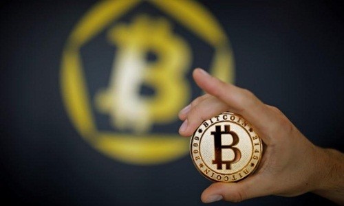 Bitcoin vẫn lao dốc sau khi thủng đáy 4.000 USD