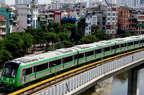 Tàu Cát Linh - Hà Đông đang chạy thử. Ảnh: Giang Huy. 