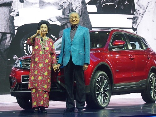 Thủ tướng Mahathir Mohamad trong lễ ra mắt Proton X70.