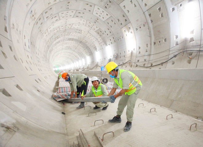 Công trường Dự án tuyến Metro số 1 tấp nập ngay khi được thi công trở lại