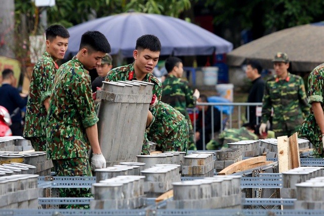 Hà Nội: Bên trong trận địa pháo hoa chuẩn bị khai hoả, đón giao thừa