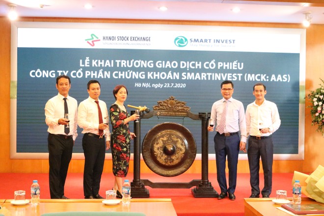 Chứng khoán SmartInvest (AAS) tăng kịch trần trong phiên giao dịch đầu tiên 