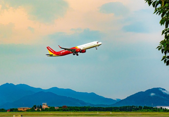 Vietjet khai thác chuyến bay đầu tiên đến sân bay Vân Đồn ngày mở lại