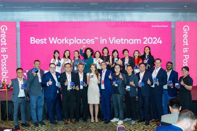 Đại diện 25 doanh nghiệp được Great Place To Work vinh danh là Nơi làm việc xuất sắc hàng đầu Việt Nam năm 2024.