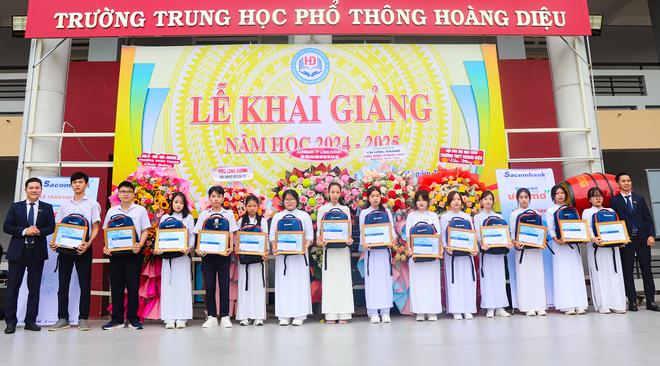 Sacombank dành hơn 11 tỷ đồng trao học bổng "Ươm mầm cho những ước mơ"