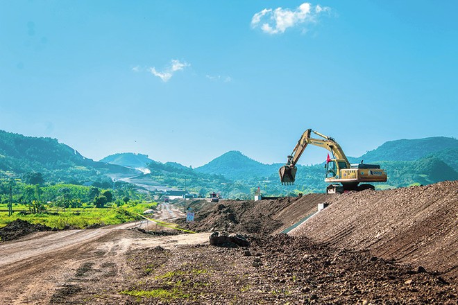 Thi công cao tốc Chí Thạnh - Vân Phong (Phú Yên).