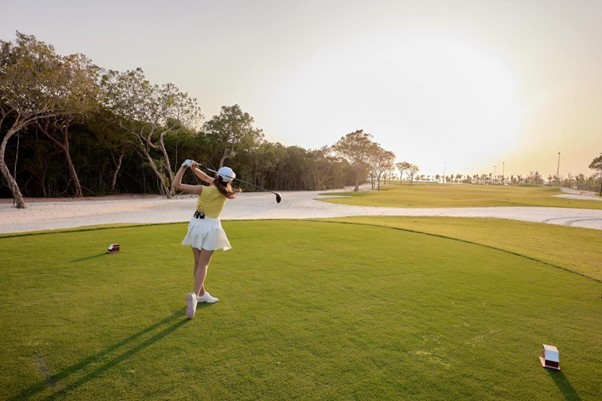 Sân golf là sản phẩm bắt tay giữa tập đoàn Sun Group và sự tài hoa của IMG – tập đoàn thiết kế và quản lý sân golf hàng đầu thế giới.