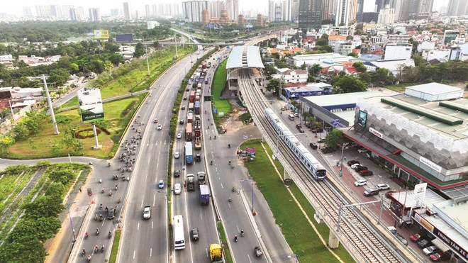 Tuyến metro số 1 đoạn Bến Thành - Suối Tiên. Ảnh: Lê Toàn.