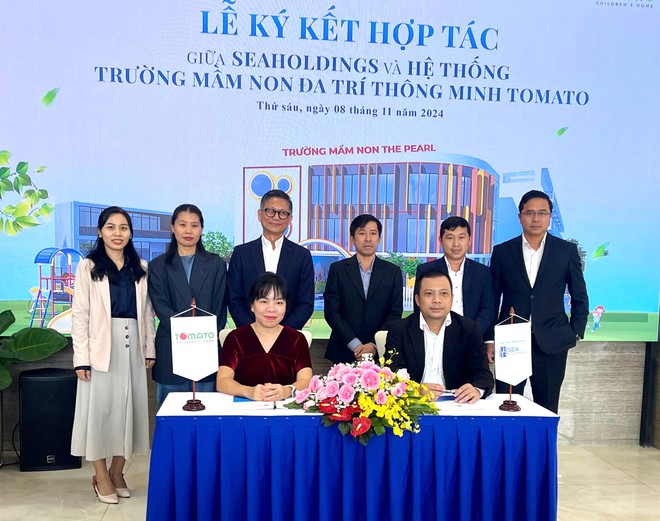 Đại diện Công ty Cổ phần Bất động sản Seaholdings ký kết hợp tác chiến lược với đại diện Trường Mầm non Đa trí thông minh TOMATO