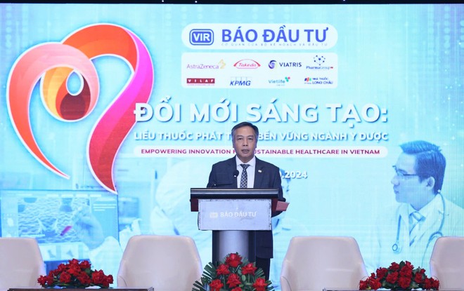 Ông Lê Trọng Minh, Tổng biên tập Báo Đầu tư phát biểu khai mạc Hội thảo Đổi Mới Sáng Tạo - Liều Thuốc Phát Triển Ngành Y Dược” sáng 25/9. Ảnh Dũng Minh.