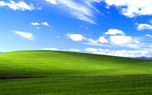 Màn hình mặc định của Windows XP đã được thêm các hiệu ứng. Ảnh: Charles O'Rear.