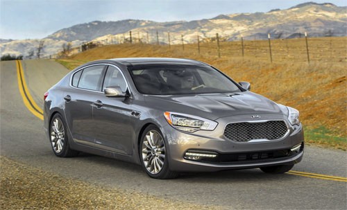 Kia K900 thế hệ hiện hành tại Mỹ. Mẫu sedan có tên gọi K9 ở Hàn Quốc và Quoris ở Việt Nam.