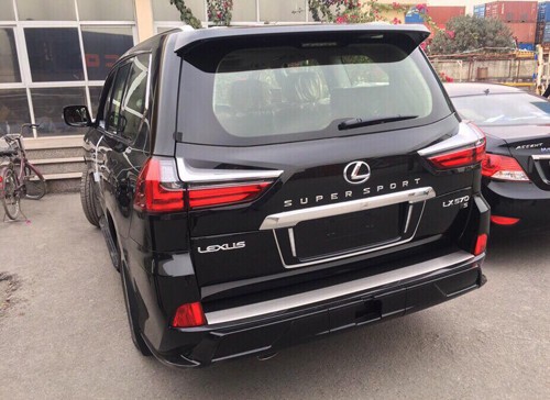 Lexus LX570 Super Sport xuất hiện tại cảng Hải Phòng.