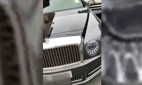 Đâm trúng xe Bentley, tài xế công nhân chỉ phải bồi thường 2.800 USD