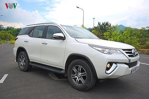 Toyota Fortuner từ là mẫu xe luôn dẫn đầu về doanh số trong phân khúc SUV nhưng do vướng các quy định mới nên không có xe để bán.