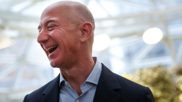 “Chúng ta phải quay trở lại mặt trăng, và đã đến lúc phải ở lại đó”, tỷ phú Jeff Bezos nói.