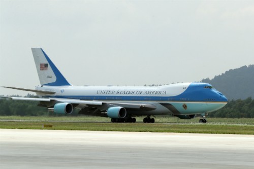 Chuyên cơ Air Force One chở ông Donald Trump đến Đà Nẵng để tham dự APEC 2017. Ảnh: Đức Đồng.