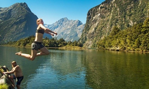 Ý tưởng làm việc bốn ngày một tuần nhằm giúp nhân viên cân bằng tốt hơn giữa công việc và cuộc sống. Ảnh: Guardian.