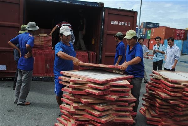 Gạch ốp lát Trung Quốc là mặt hàng vi phạm phổ biến bị lực lượng chức năng bắt giữ tại khu vực biên giới Quảng Ninh .