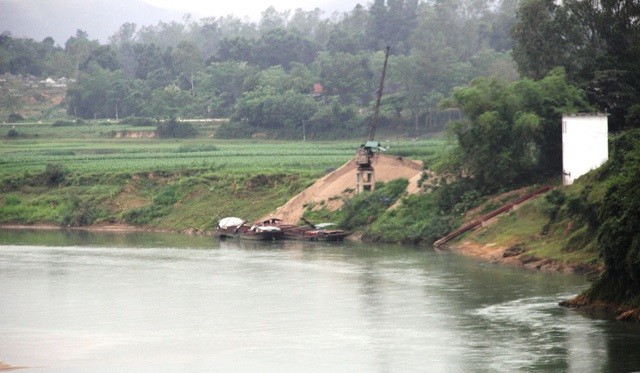 Nhiều bến cát,sỏi không phép vẫn hiên ngang hoạt động.