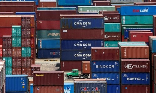 Container tại một cảng biển tại Thượng Hải (Trung Quốc). Ảnh: Reuters.