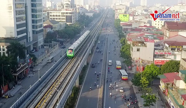 Đường sắt trên cao Cát Linh - Hà Đông vay vốn Trung Quốc, sử dụng nhà thầu Trung Quốc liên tục đội vốn, chậm tiến độ.