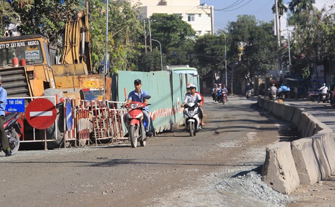 Rào chắn trên đường Huỳnh Tấn Phát (Q.7) khiến sinh goạt người dân bị ảnh hưởng
ẢNH: Nguyễn Tiến.