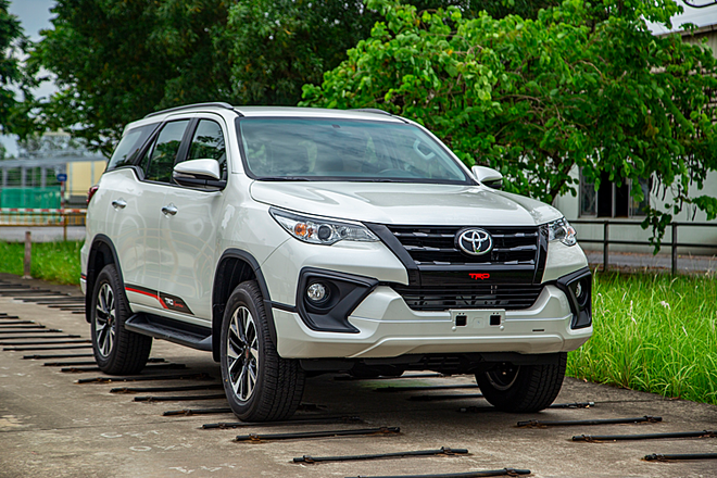 Phiên bản Fortuner TRD tại Việt Nam. 