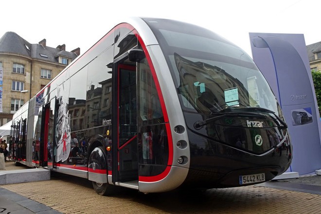 Một mẫu xe buýt điện lưu thông tại thủ đô Paris, Pháp. Ảnh: transporturbain.canalblog.com.