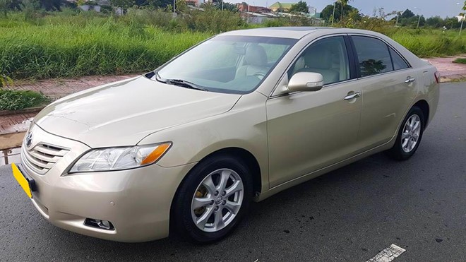 Toyota Camry đời 2007 nhập từ Mỹ cho đến nay kiểu dáng vẫn còn khá đẹp.