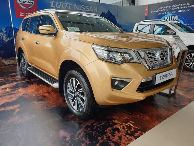 Nissan Terra hấp dẫn hơn với giá bán giảm 200 triệu đồng.