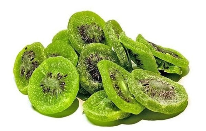 Mứt kiwi xanh Trung Quốc được nhập nhiều trước Tết. Ảnh: NH.