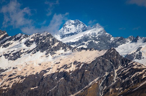 Sông băng trên đỉnh núi ở New Zealand chuyển màu bất thường. Ảnh: Liz Carlson.