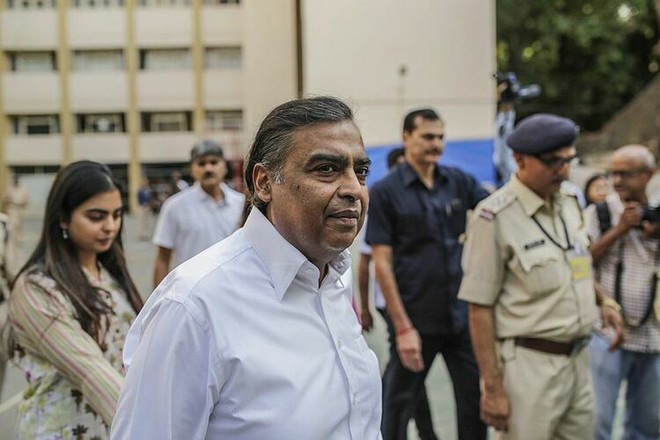 Mukesh Ambani hiện là người giàu nhất châu Á. Ảnh: Bloomberg.