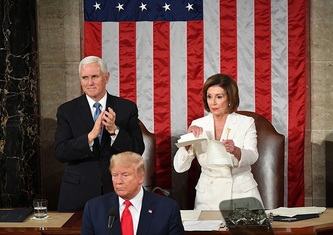 Bà Pelosi cũng như nhiều nghị sĩ đảng Dân chủ tỏ thái độ không hài lòng với Thông điệp Liên bang của Tổng thống Trump. Ảnh: AFP.