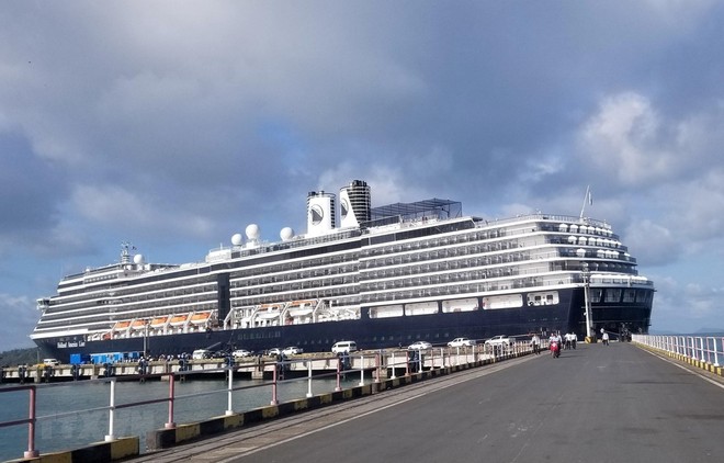 Du thuyền MS Westerdam neo tại cảng Sihanoukville, Tây Nam Campuchia ngày 14/2/2020. (Ảnh: THX/TTXVN).