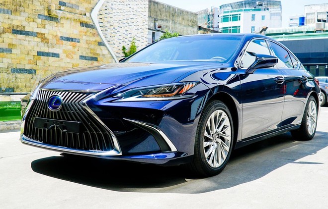 Ngoại hình Lexus ES 300h phiên bản mới. (Ảnh nguồn: TMV).