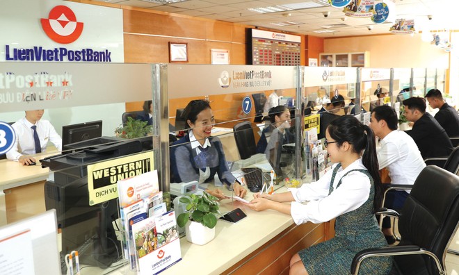 LienVietPostBank là một trong 2 cổ phiếu ngân hàng vừa chuyển đăng ký giao dịch từ UPCoM lên niêm yết trên HOSE.