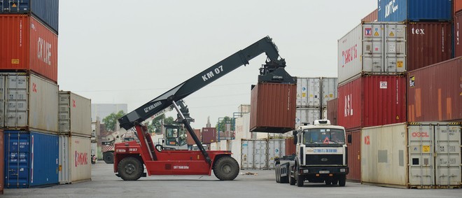 Giảm được tối đa chi phí là điều kiện sống còn của doanh nghiệp logistic. Ảnh: Dũng Minh.