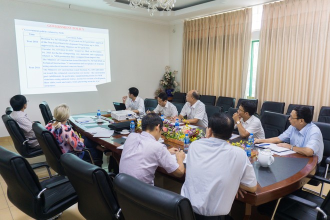 Các chuyên gia UNDP và cơ quan quản lý đã có nhiều cuộc họp để đưa ra các khuyến nghị chính sách phát triển vật liệu xây không nung.