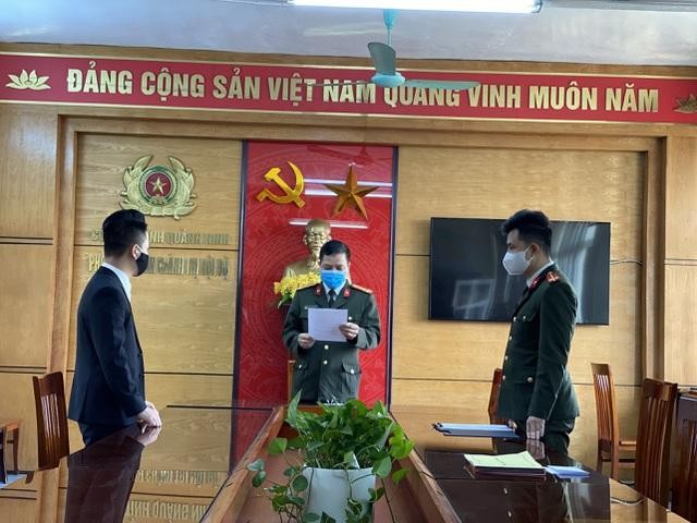 Do đưa thông tin, hình ảnh không đúng sự thật lên mạng xã hội, N.Đ.G. (trái) bị phạt số tiền 7,5 triệu đồng. (ảnh công an cung cấp).