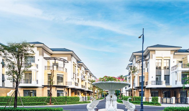 Nhà liên kế & biệt thự Verosa Park đẳng cấp 5 sao của KDH, đã bán gần hết 100%, bắt đầu bàn giao vào tháng 5/2020.