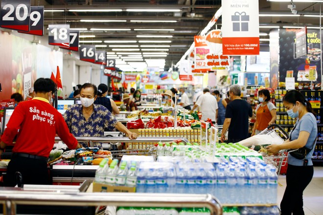 San sẻ nỗi lo, VinMart tặng gói bảo hiểm "KHỎE MẠNH TRONG MÙA DỊCH" đến hàng triệu khách hàng trên toàn quốc