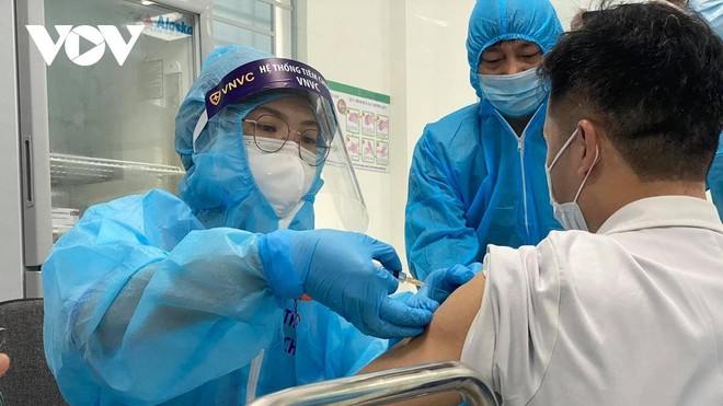 Thêm 600.000 liều vaccine AstraZeneca về đến Tân Sơn Nhất