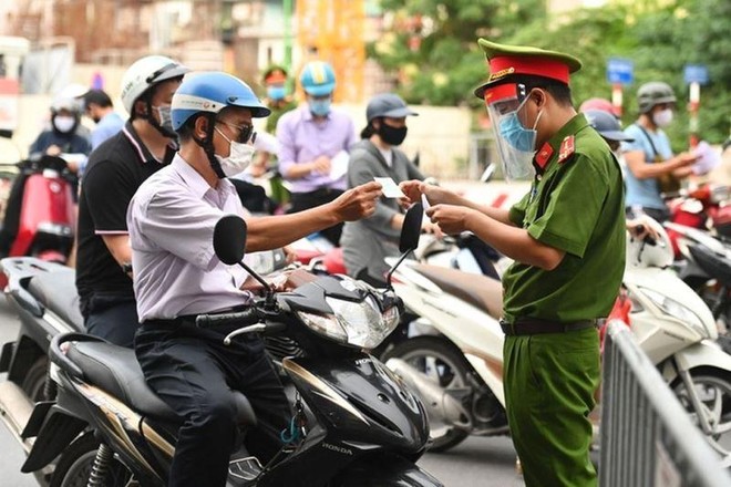 Hà Nội ra thông báo mới về quy định giấy đi đường sau một ngày ban hành