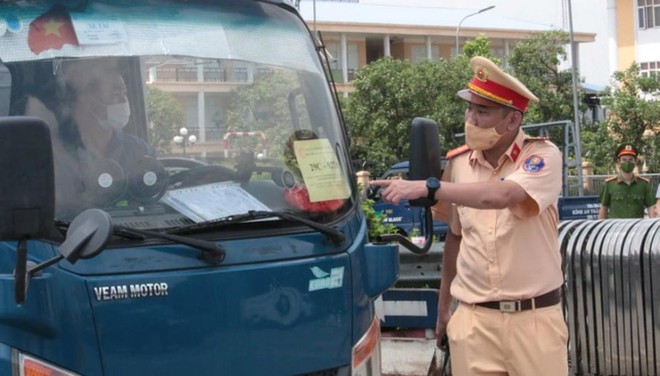 Bộ GTVT ban hành Hướng dẫn tạm thời về tổ chức giao thông, kiểm soát dịch đối với hoạt động vận tải bằng xe ô tô trong thời gian phòng, chống dịch Covid-19.