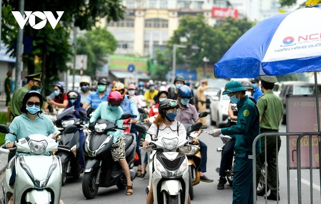 Lực lượng kiểm tra đối tượng được lưu thông trong thời gian giãn cách.