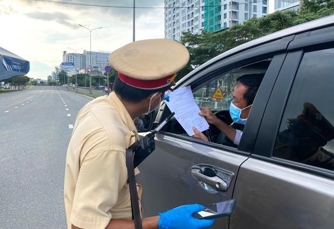 Long An thống nhất với TP.HCM cho người lao động "thông chốt"