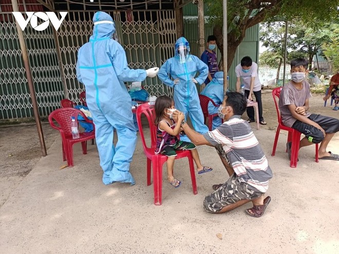 TP. Phan Thiết khẩn trương khoanh vùng, tổ chức xét nghiệm, bóc tách F0 ra khỏi cộng đồng. (Ảnh: Đoàn Sĩ).